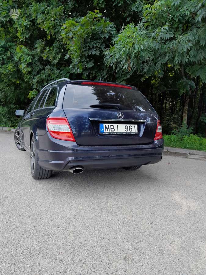 Mercedes-Benz C250 2010 — rear view