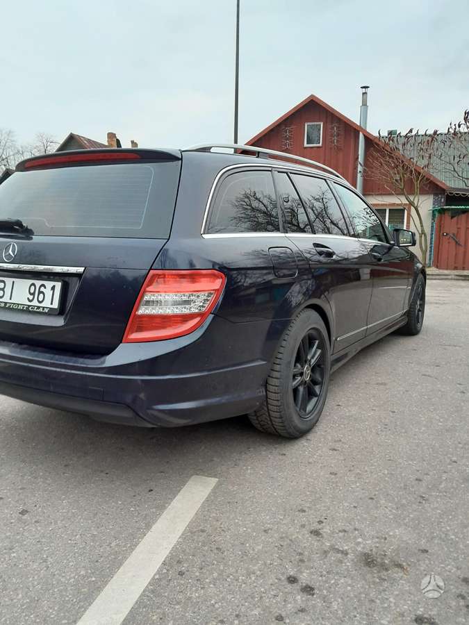 Mercedes-Benz C250 2010 — photo 9