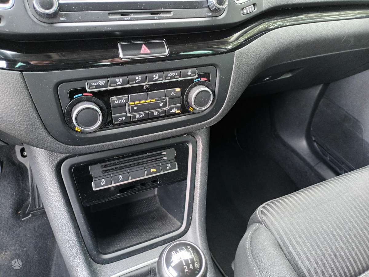 Seat Alhambra 2012 — photo 15
