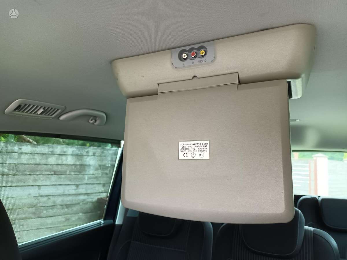 Seat Alhambra 2012 — photo 17