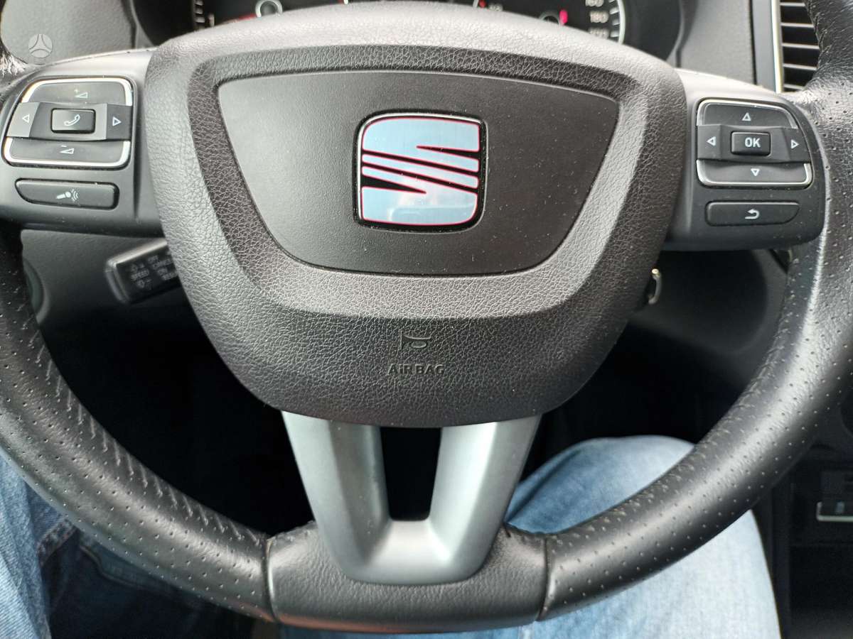 Seat Alhambra 2012 — photo 18