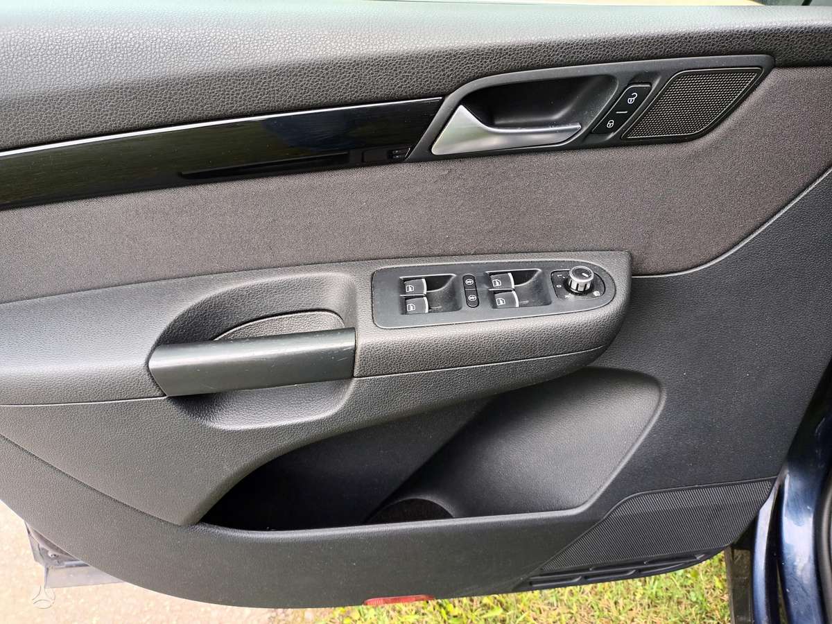 Seat Alhambra 2012 — photo 19