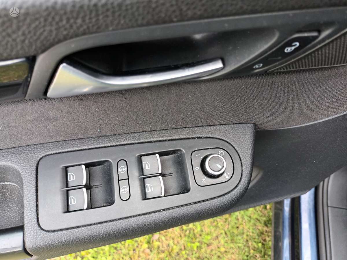 Seat Alhambra 2012 — photo 20