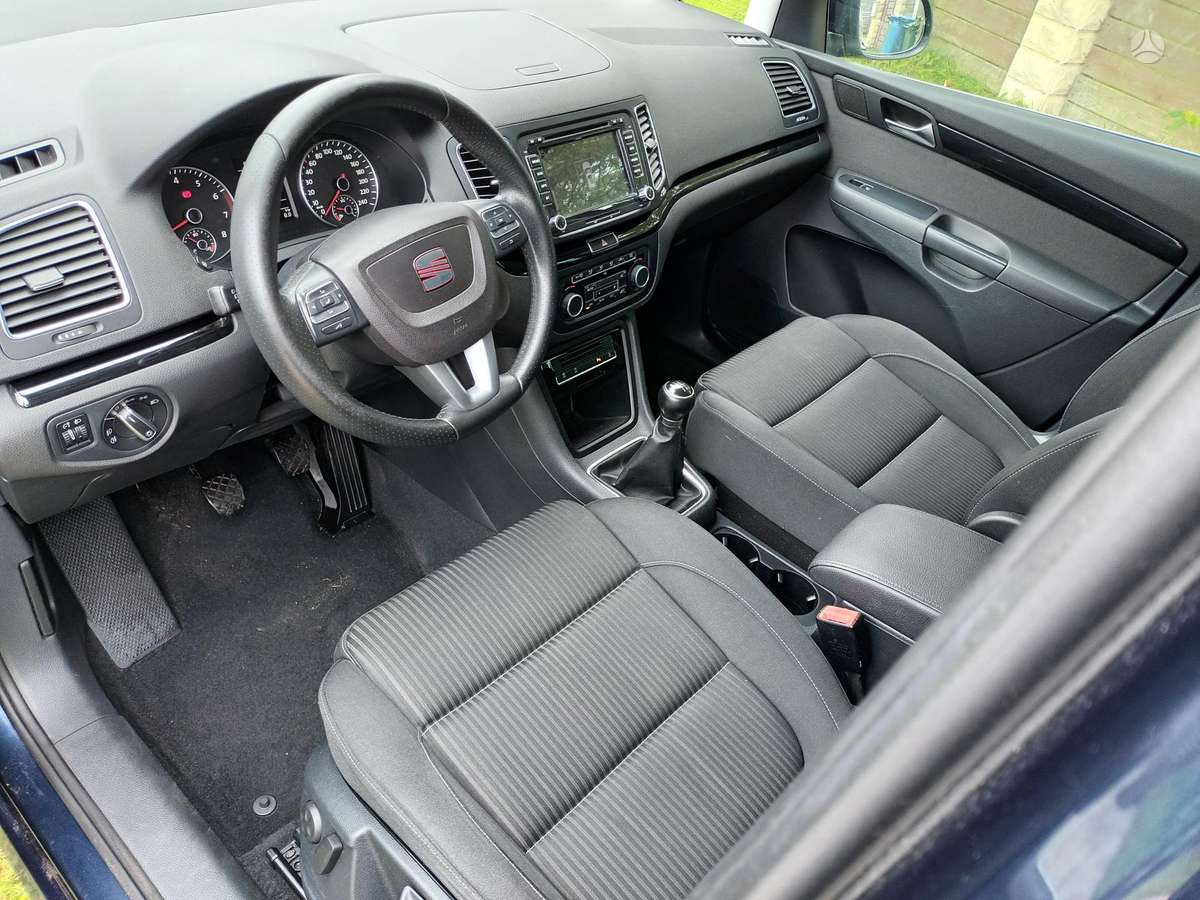 Seat Alhambra 2012 — photo 7