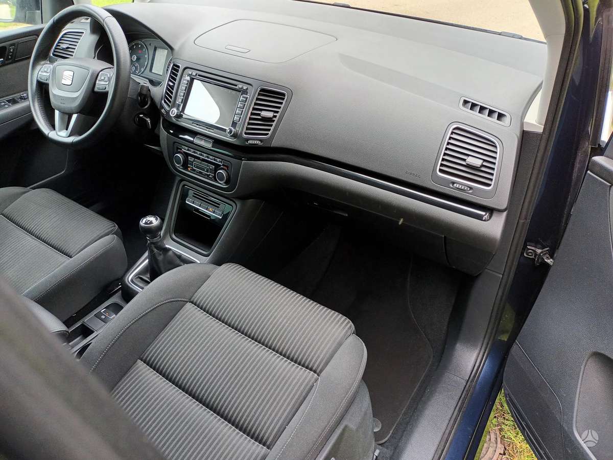 Seat Alhambra 2012 — photo 8