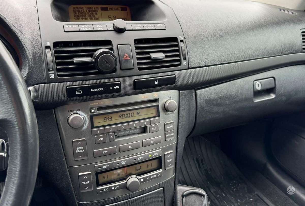 Toyota Avensis 2005 — photo 17