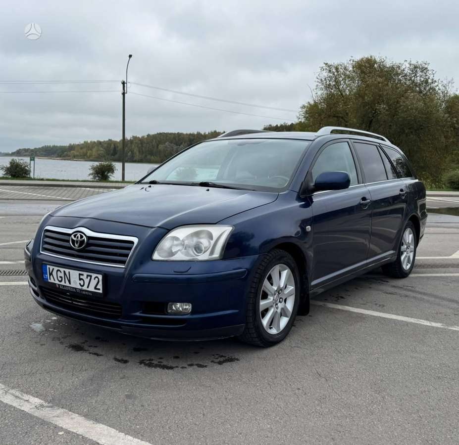 Toyota Avensis 2005 — rear view