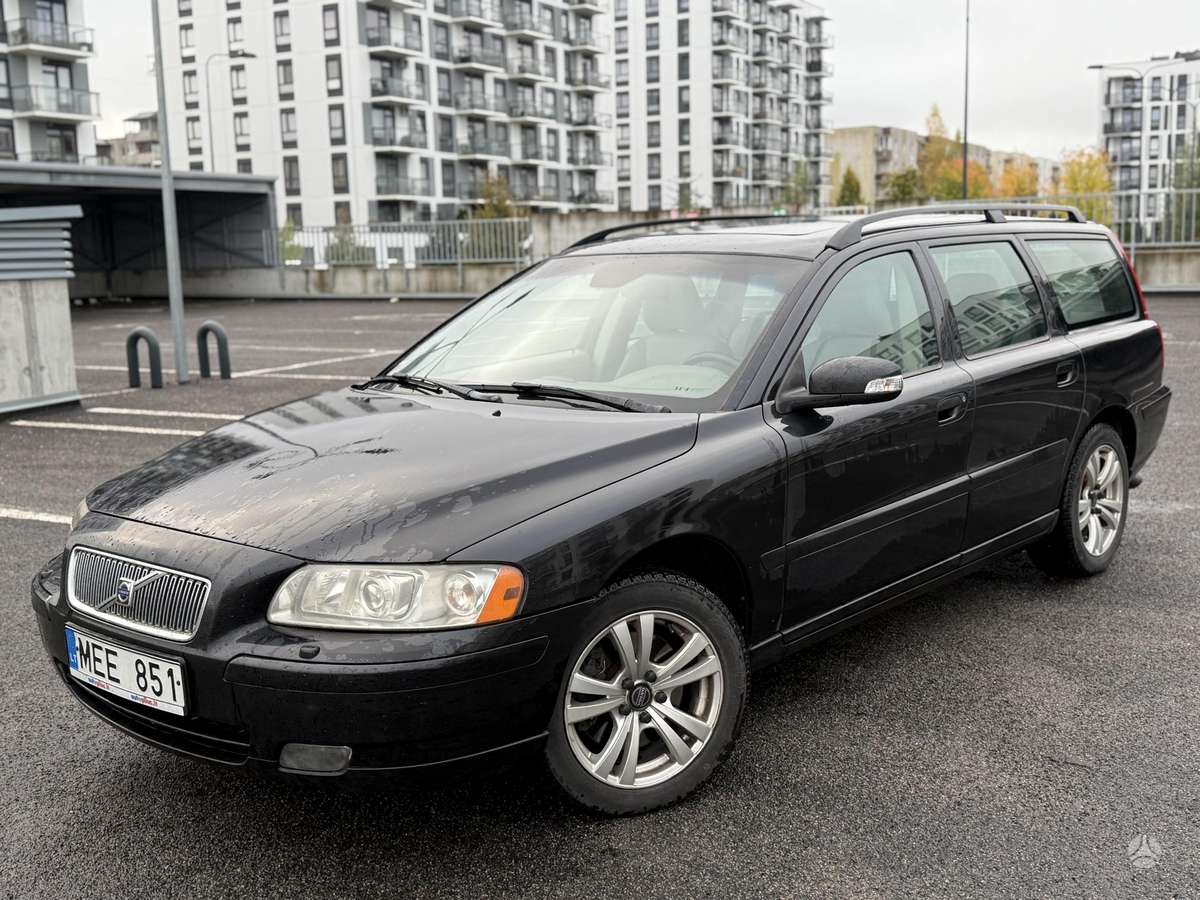 Volvo V70 2006 — вигляд ззаду