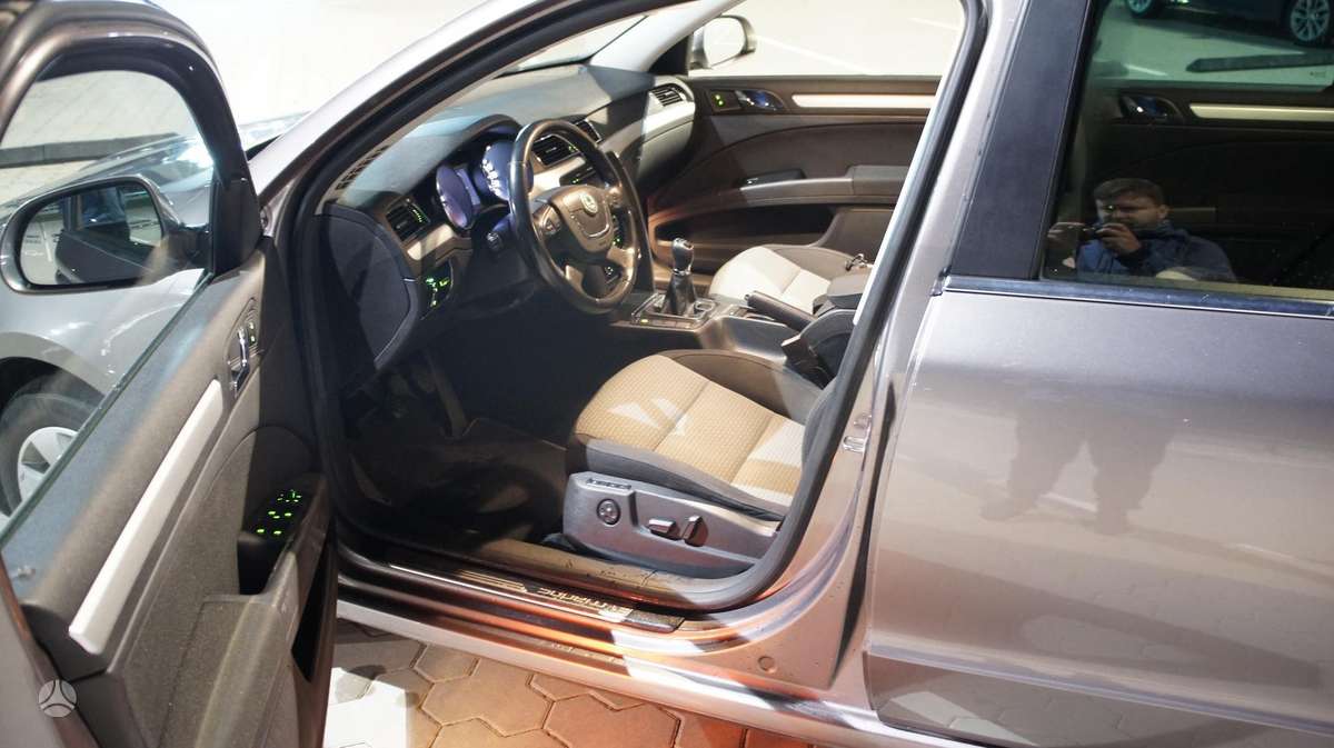 Skoda Superb 2013 — photo 11