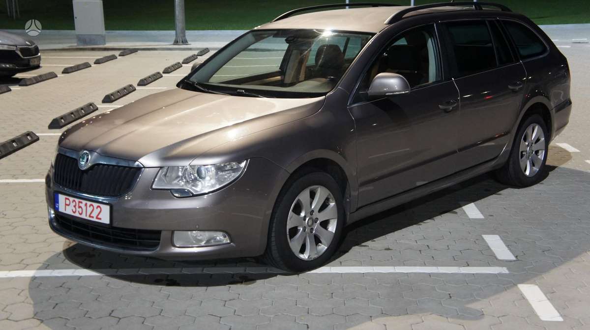 Skoda Superb 2013 — interior