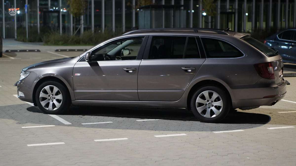 Skoda Superb 2013 — engine 1598 cm³, 105 HP (77kW)