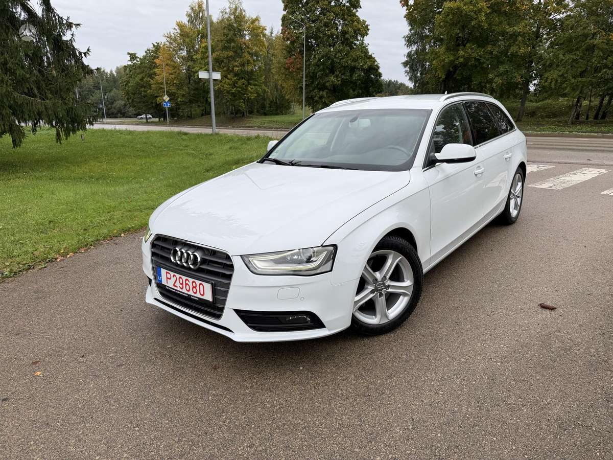 Audi A4 2012 — вигляд ззаду