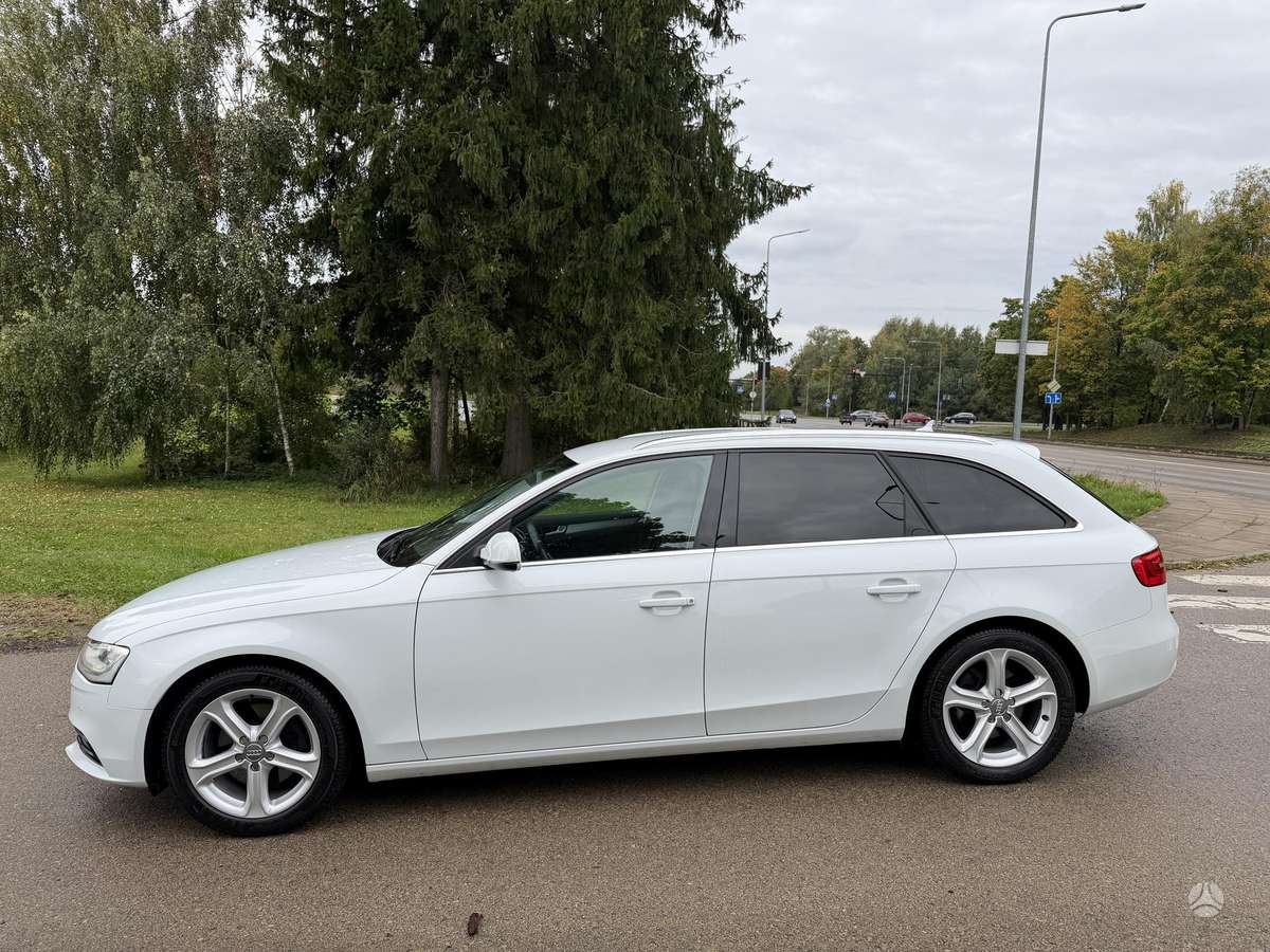 Audi A4 2012 — салон