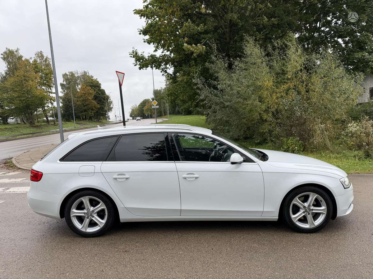 Audi A4 2012 — двигун 1968 cm³, 143 HP (105kW)