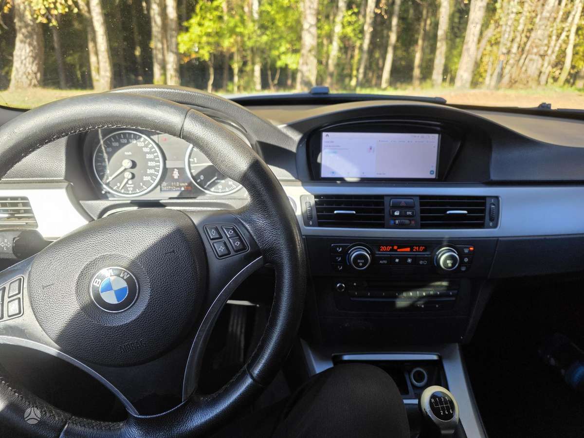BMW 318 2008 — photo 9