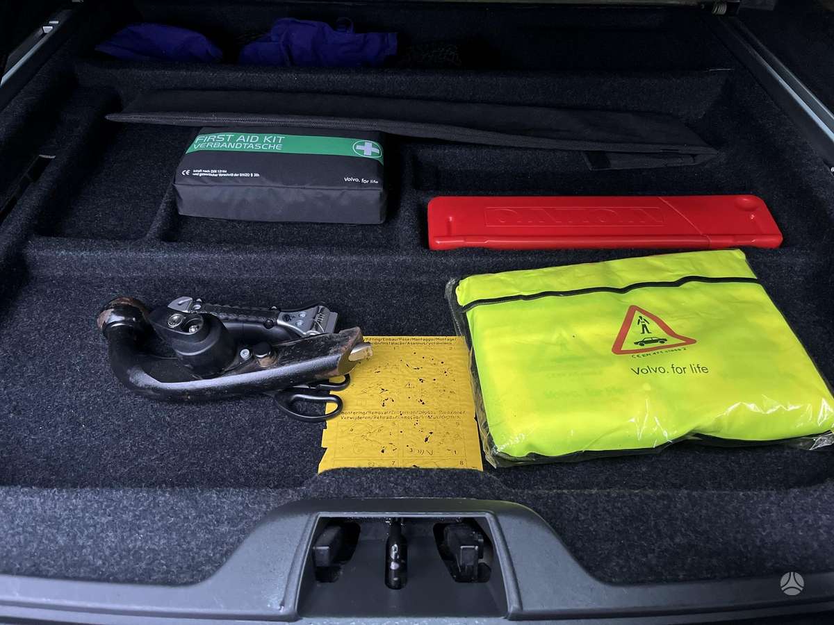 Volvo V70 2012 — photo 14