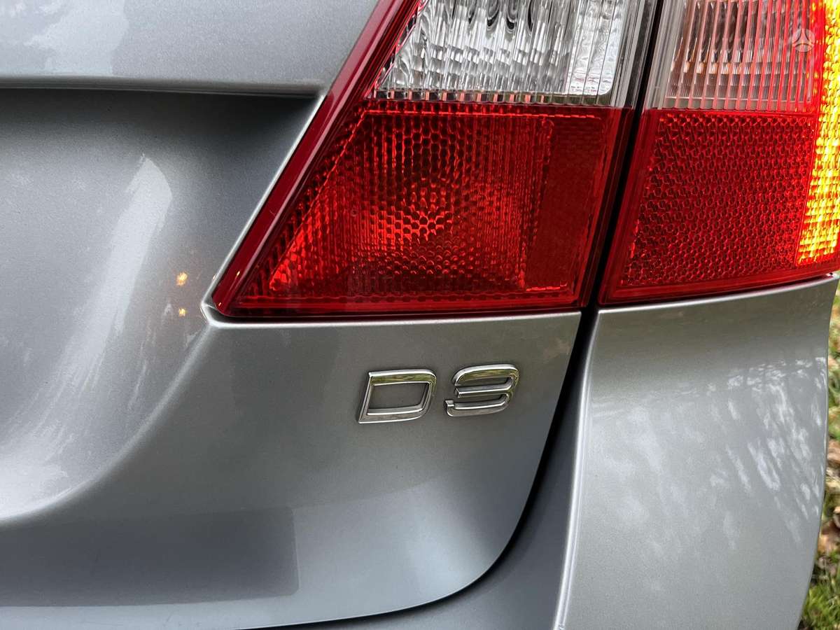 Volvo V70 2012 — photo 18