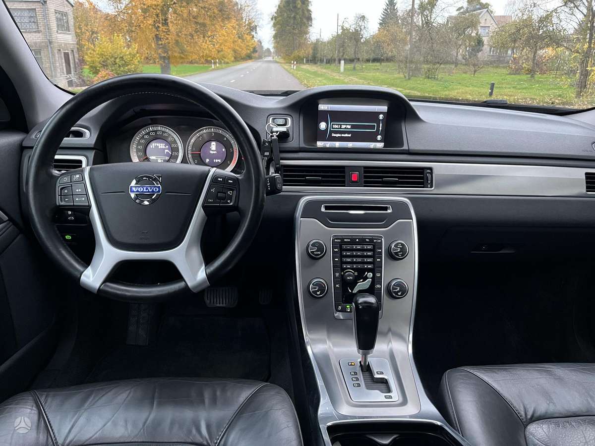 Volvo V70 2012 — photo 19
