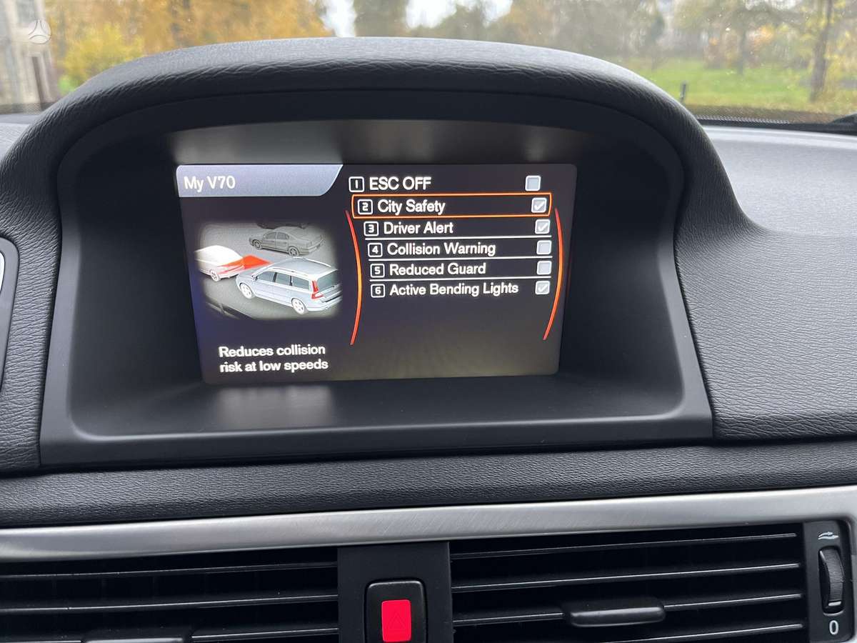 Volvo V70 2012 — photo 24