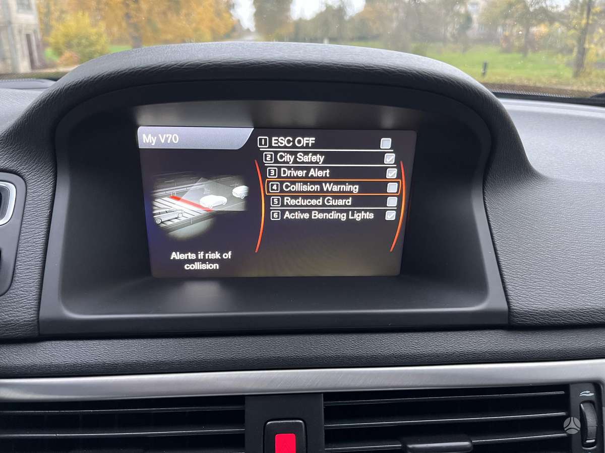 Volvo V70 2012 — photo 26