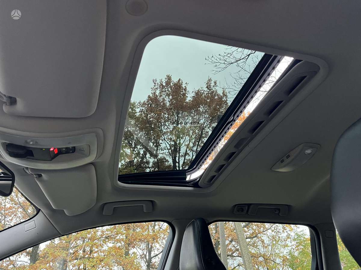 Volvo V70 2012 — photo 30