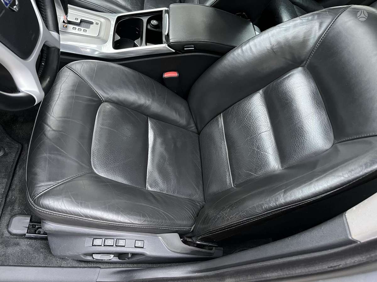 Volvo V70 2012 — photo 31