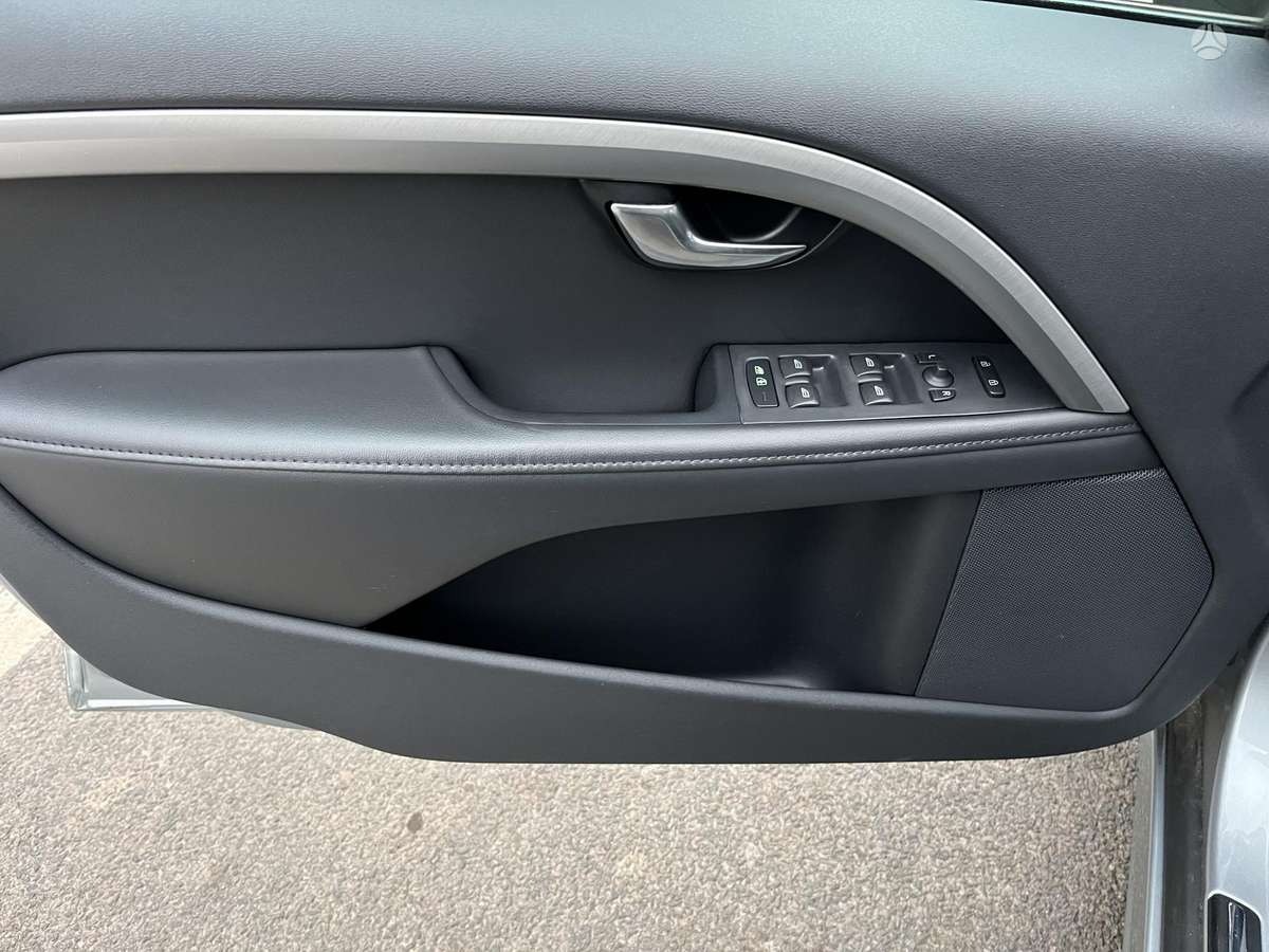 Volvo V70 2012 — photo 32