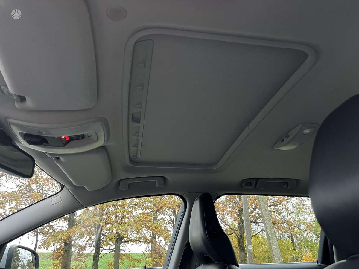 Volvo V70 2012 — photo 33