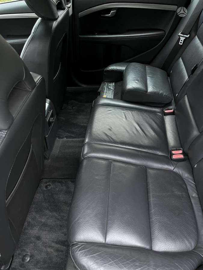 Volvo V70 2012 — photo 34