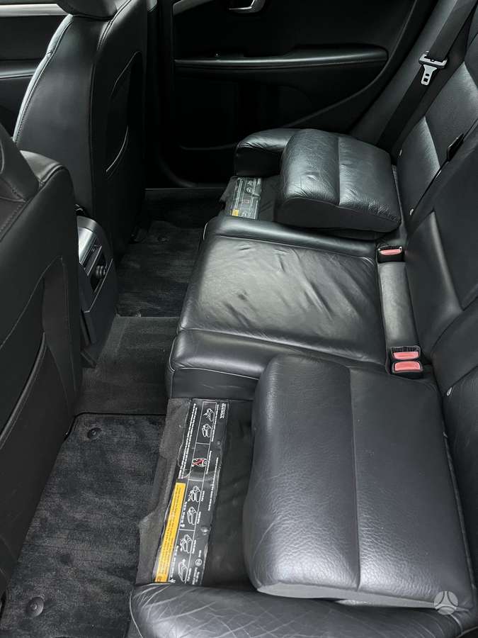 Volvo V70 2012 — photo 35
