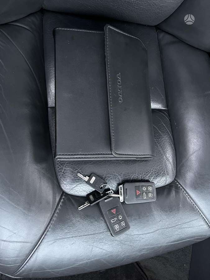 Volvo V70 2012 — photo 38