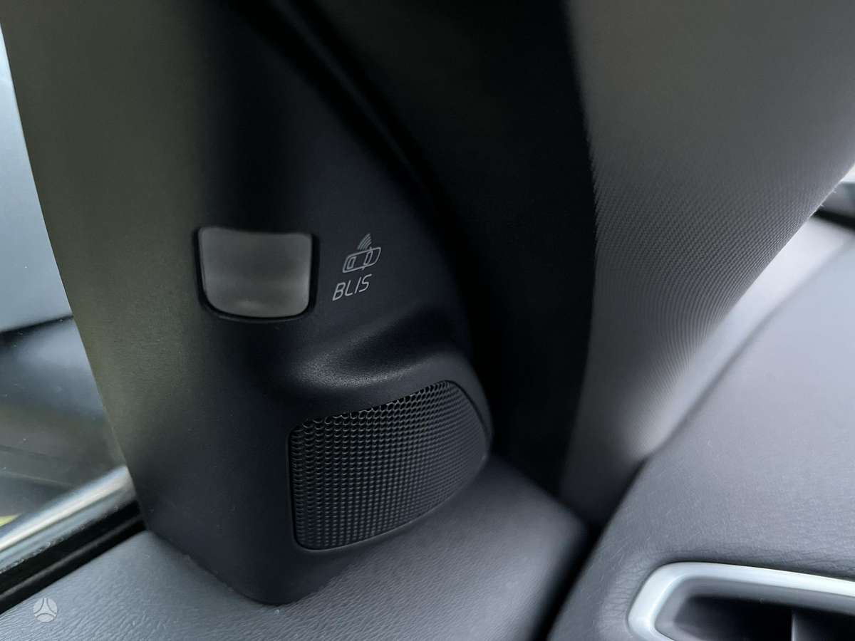Volvo V70 2012 — photo 39