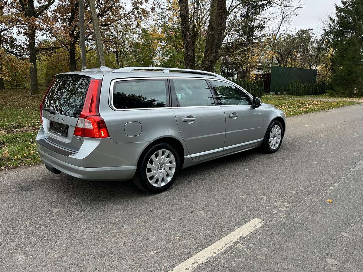 Volvo V70 2012 — photo 7