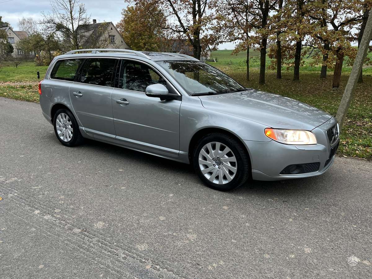 Volvo V70 2012 — photo 8
