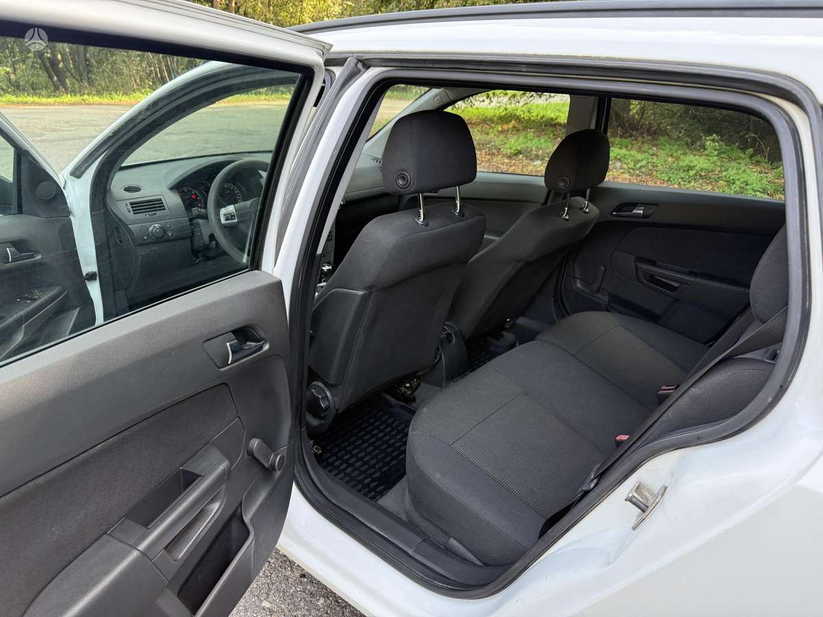 Opel Astra 2009 — photo 10