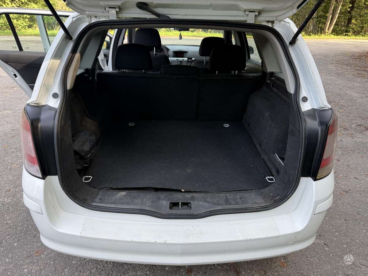 Opel Astra 2009 — photo 12