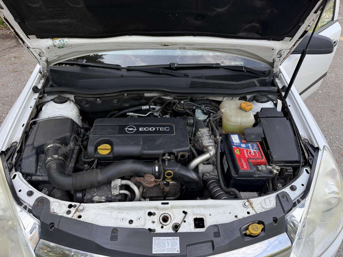 Opel Astra 2009 — photo 15