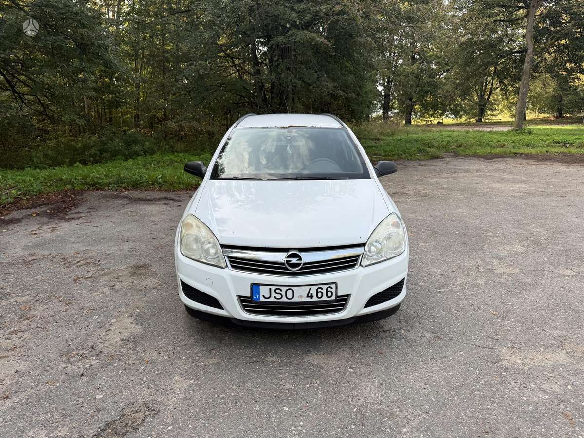 Opel Astra 2009 — interior