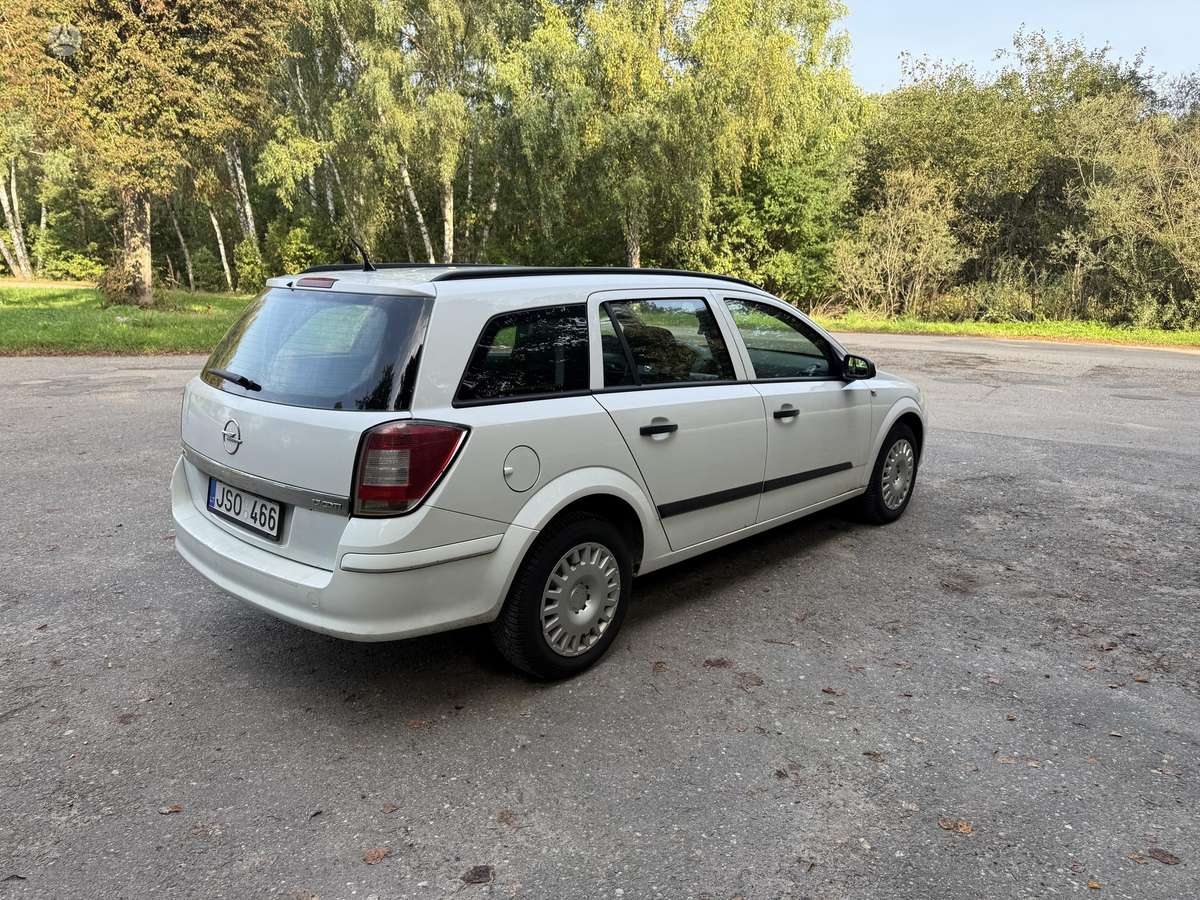 Opel Astra 2009 — photo 7
