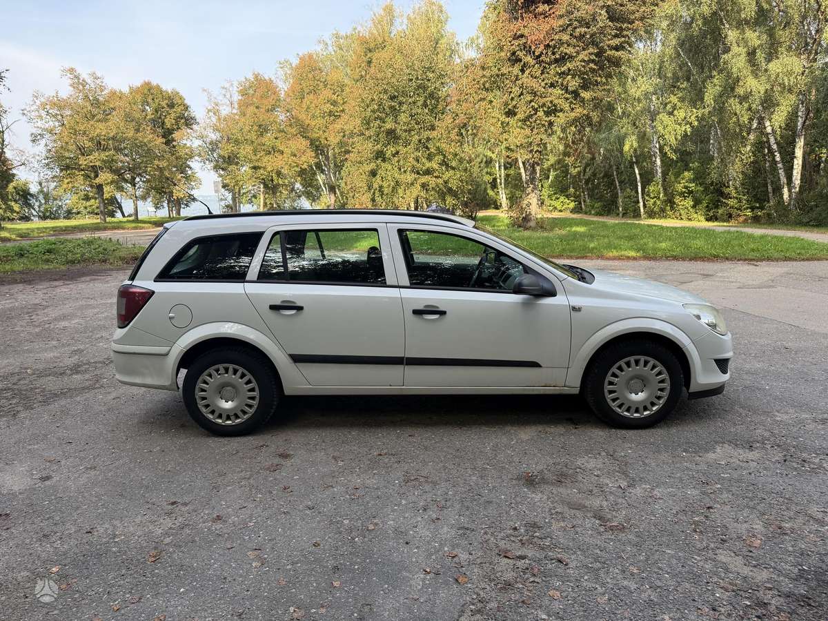 Opel Astra 2009 — photo 8
