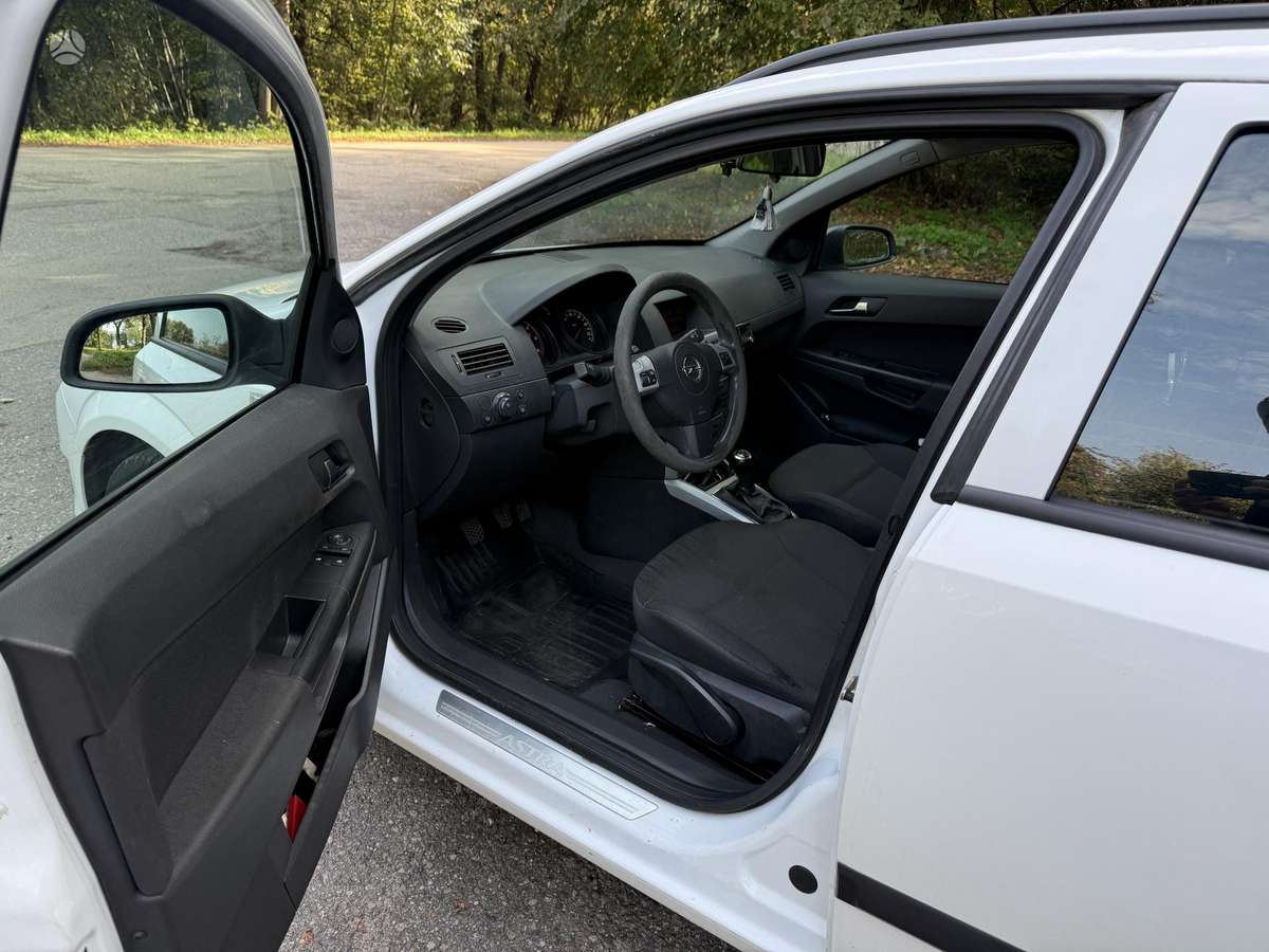 Opel Astra 2009 — photo 9