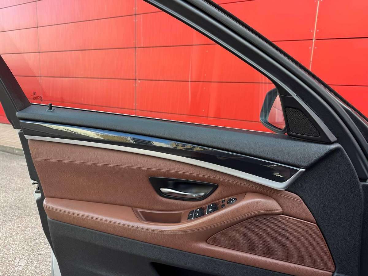 BMW 520 2012 — photo 11