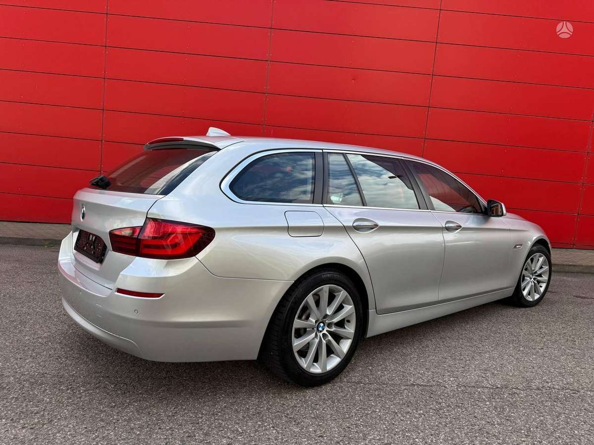 BMW 520 2012 — interior