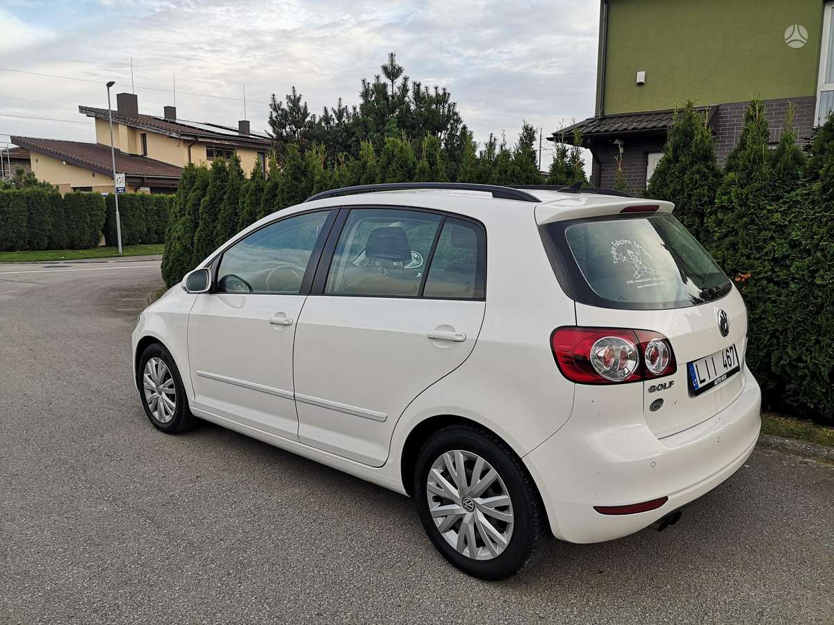 Volkswagen Golf 2009 — салон