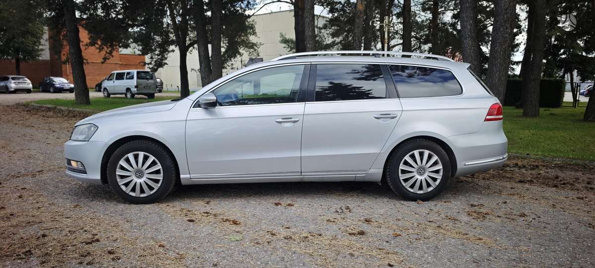 Volkswagen Passat 2014 — rear view