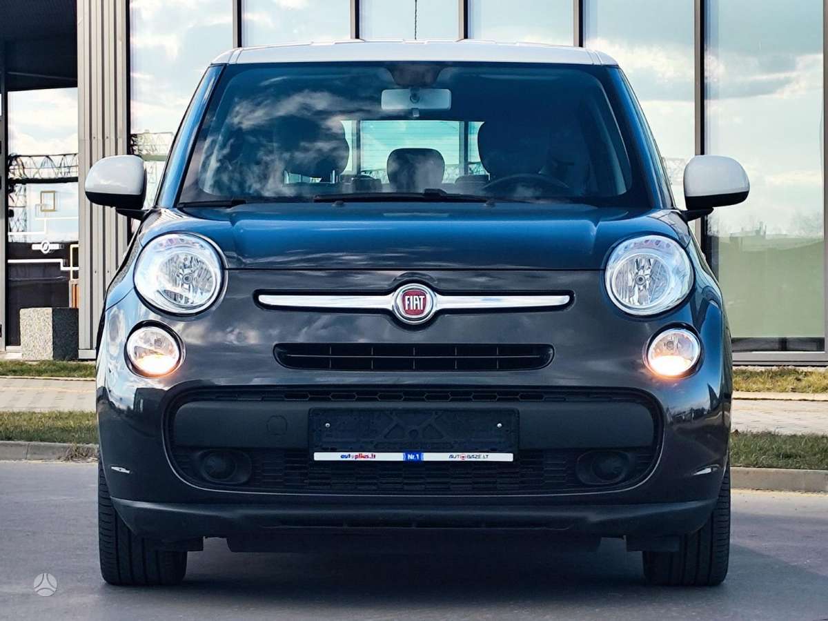 Fiat 500L 2014 — rear view