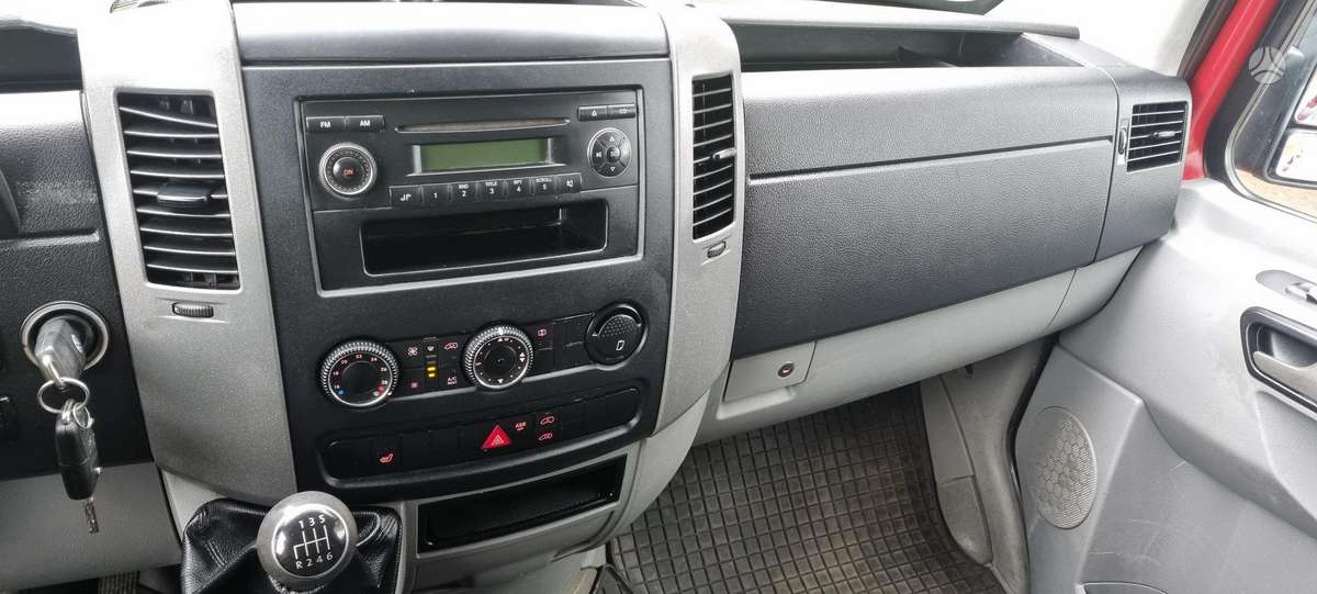 Volkswagen Crafter 2013 — photo 10