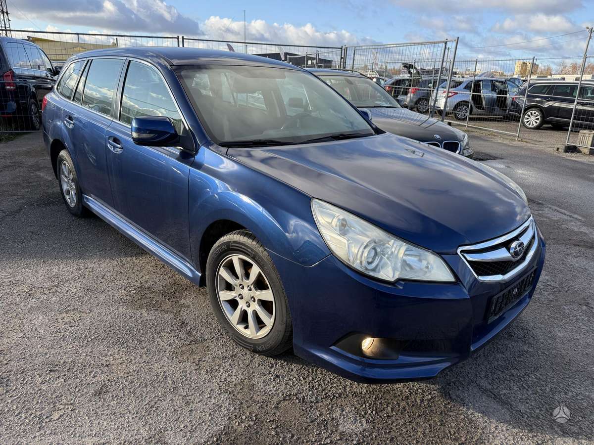 Subaru Outback 2011 — вигляд ззаду