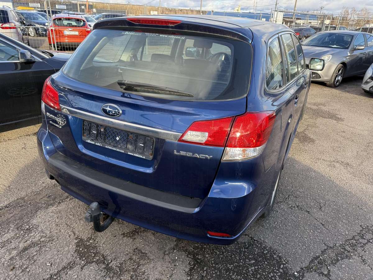 Subaru Outback 2011 — салон
