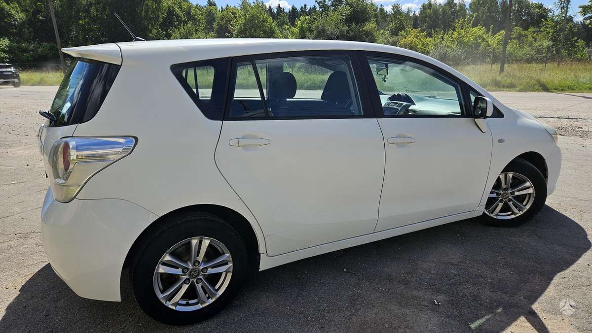 Toyota Verso 2010 — photo 5